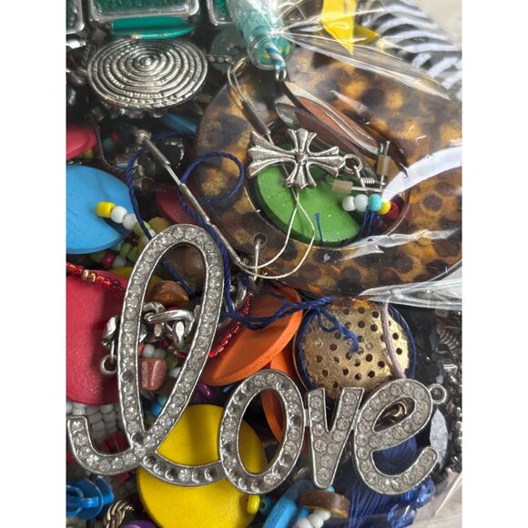 Mixed Jewelry Craft Scrap Bundle 2 lb 12oz Assorted Beads Charms & Findings For - Picture 1 of 10